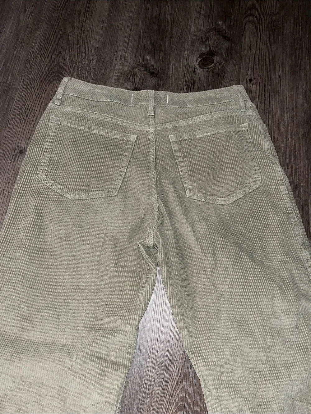 HOLLISTER Men's Corduroy Pants in Light Olive